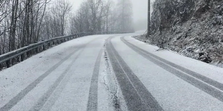 Kartepe’de yılın ilk kar yağışı başladı