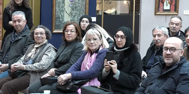 Bir Koleksiyoner Bin Hikâye