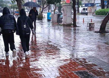Alanya’da sağanak yağış etkili oldu