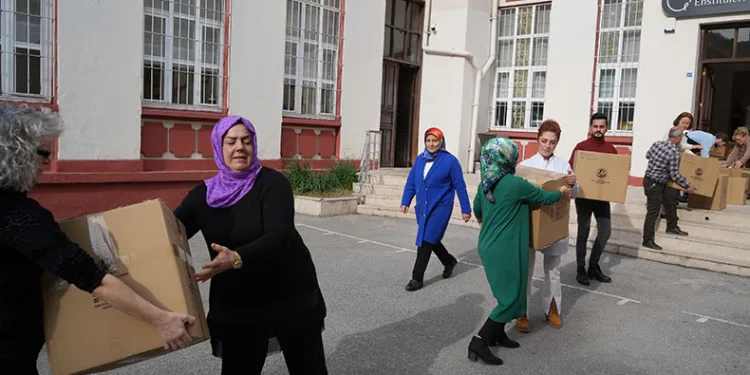 Dikiş makineleri Gazze için çalıştı