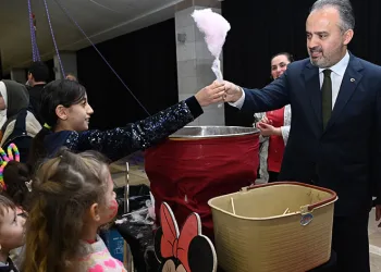 Bursa yetimlerine sahip çıkıyor