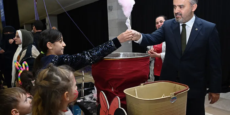 Bursa yetimlerine sahip çıkıyor