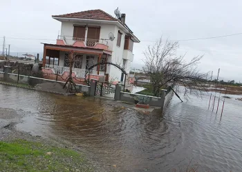 Balıkesir’de yazlıkları su bastı