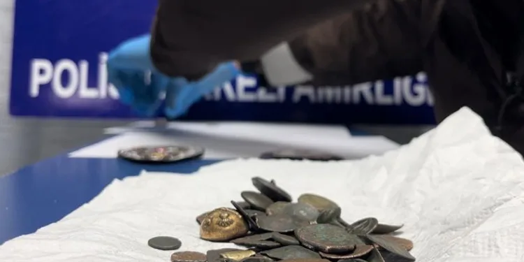 Tarihi eser kaçakçısı tarihi sokakta yakalandı