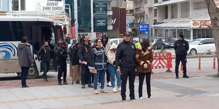 “Sürümden kazanıp, şüphe çekmediler”
