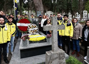 Lefter Küçükandonyadis kabri başında anıldı