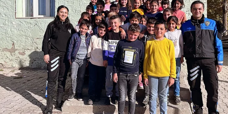 Yüksekova polisinden 7 bin 100 öğrenciye seminer