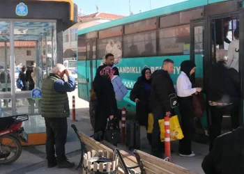 Otobüsler sıcacık bir ortamda bekleniyor