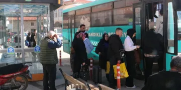 Otobüsler sıcacık bir ortamda bekleniyor