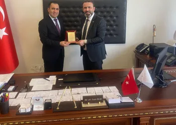 Destekler için teşekkür plaketi verildi