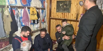 Kulübede yaşayan dede ve toruna duyarsız kalınmadı