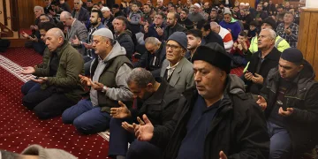 Hatay’da vatandaşlar camilere akın etti