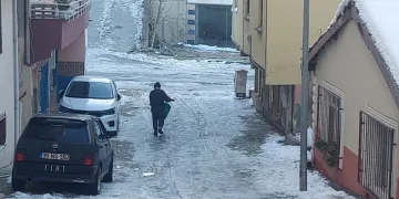 Yollar adeta buz pistine döndü