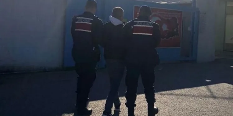 Başkasına ait ehliyeti gösterince yakalandı
