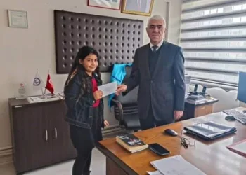 Minik Erva ödülünü Gazze’deki çocuklara bağışladı
