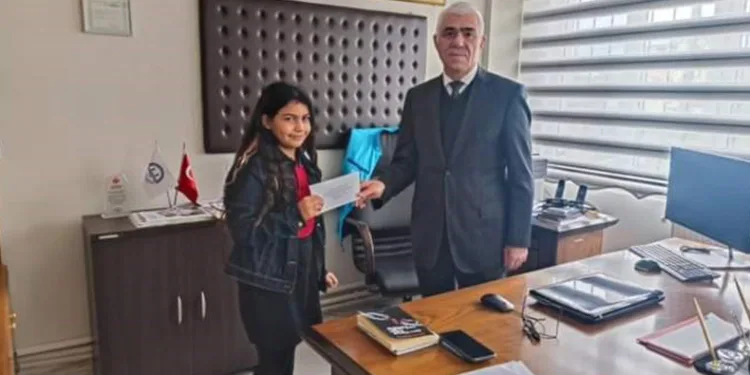 Minik Erva ödülünü Gazze’deki çocuklara bağışladı
