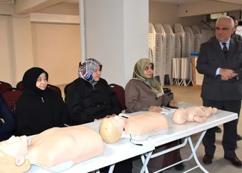 İlk yardımın önemine değinerek seminere katıldı