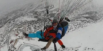 Adrenalin dolu ‘göl manzaralı’ yamaç paraşütü