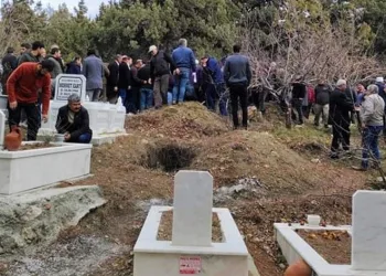 Elektrik direğinden düşen işçi hayatını kaybetti
