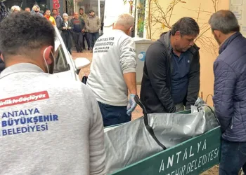 Diş hekimi başından silahla vurulmuş halde bulundu