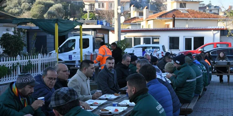 Başkan Günel, işçilerle kahvaltı yaptı