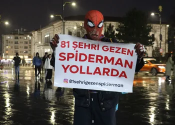 Süper kahraman Sivas’ın ayazına yenildi