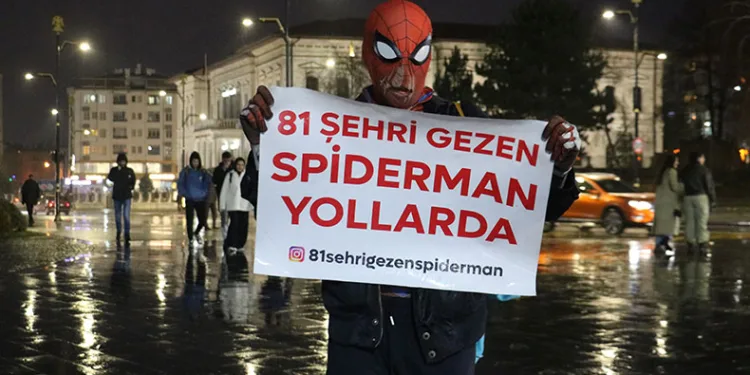 Süper kahraman Sivas’ın ayazına yenildi