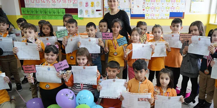 265 bin öğrenci karne sevinci yaşadı