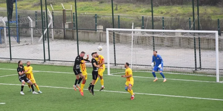 1965 Manisa Spor Kulübü hedefe emin adımlarla koşuyor