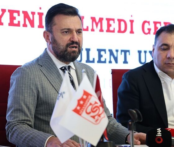 Sivasspor’un yeni teknik direktörü Bülent Uygun imzayı attı