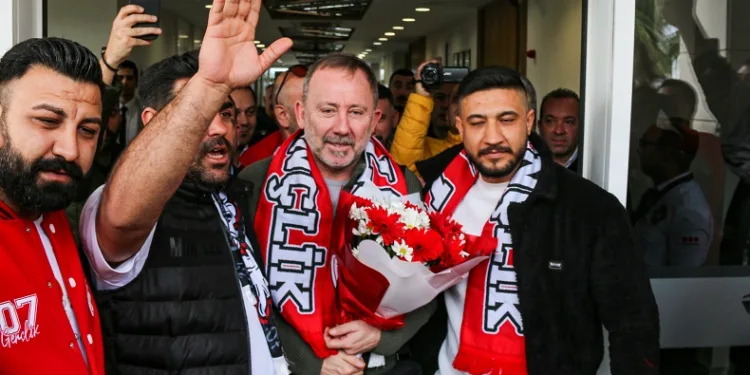 Antalyaspor’un yeni teknik direktörü Sergen Yalçın, Antalya’da
