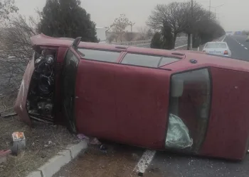 Elazığ’da otomobil yan yattı: 4 yaralı