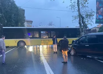 Beşiktaş’ta İETT otobüsü araca çarptı