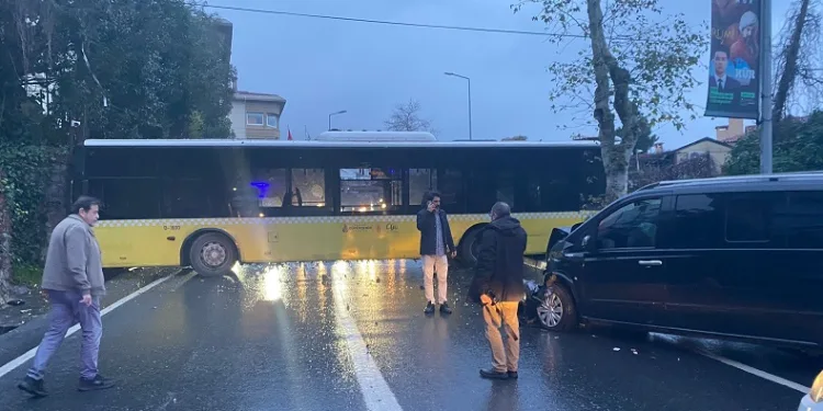 Beşiktaş’ta İETT otobüsü araca çarptı