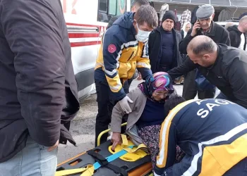 Otomobil çarpıp kaçtı, yaşlı kadın yaralandı