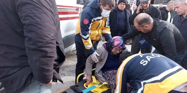 Otomobil çarpıp kaçtı, yaşlı kadın yaralandı