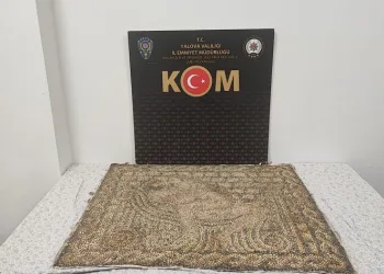 Roma dönemine ait taş mozaik tablo ele geçirildi