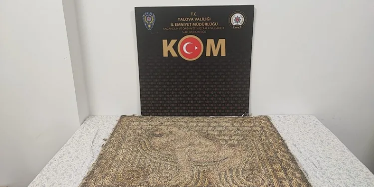 Roma dönemine ait taş mozaik tablo ele geçirildi