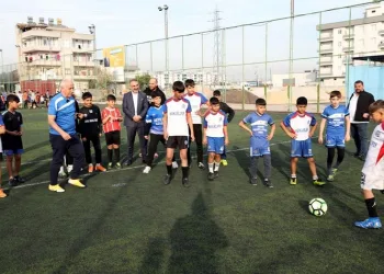 Akdeniz Belediye Başkanı Mustafa Gültak çocuklarla idman yaptı