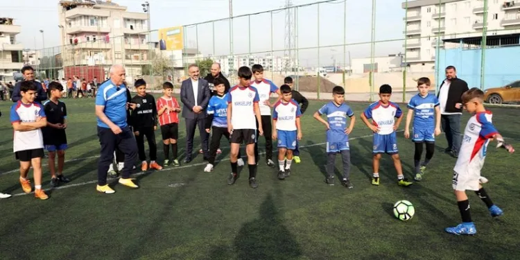 Akdeniz Belediye Başkanı Mustafa Gültak çocuklarla idman yaptı