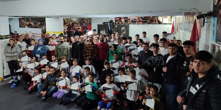 Elazığlı gençler, Türkiye Kick Boks Şampiyonasına hazırlanıyor