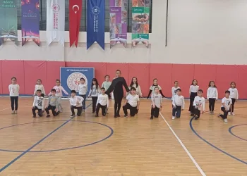 Okul sporları karate müsabakaları başladı
