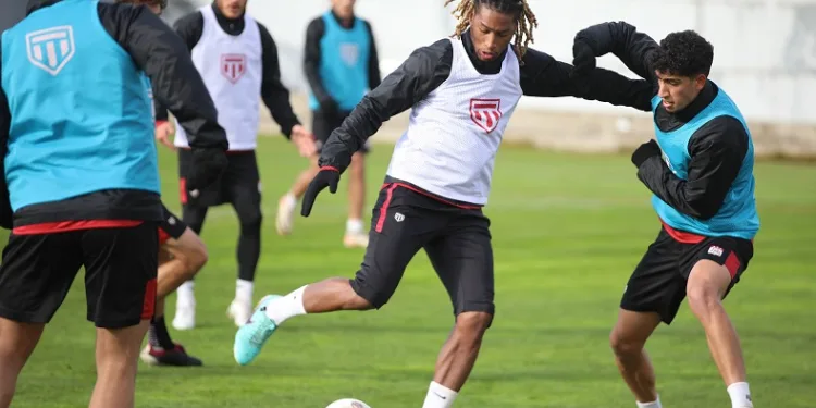Sivasspor’da Kayserispor mesaisi sürüyor