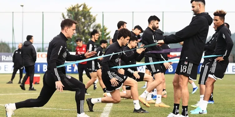 Beşiktaş, kondisyon ve taktik çalıştı