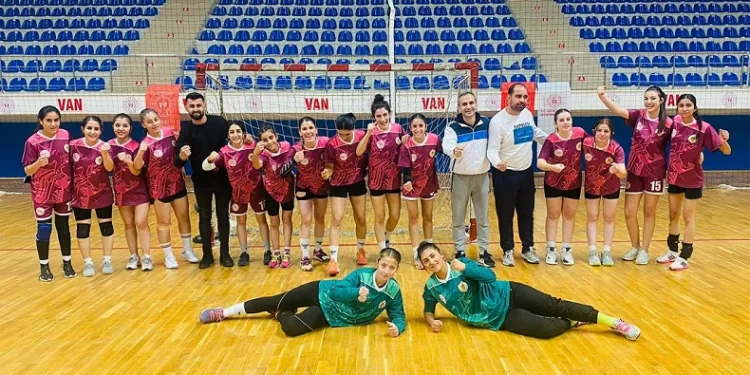 Cizre’de 4 sporcu, Hentbol Milli Takımı kampına davet edildi