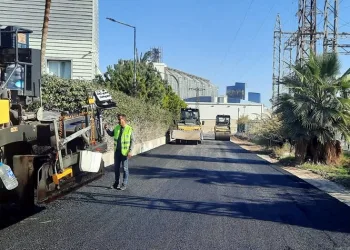 Akdeniz’de asfalt çalışmaları devam ediyor