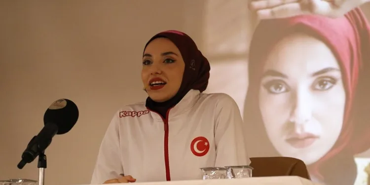 Milli Tekvandocu Kübra Dağlı, KBÜ’de öğrencilerle buluştu