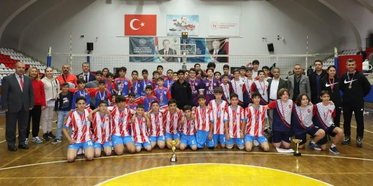 Aydın Okullar Arası Yıldız Erkekler Voleybol Turnuvası sona erdi