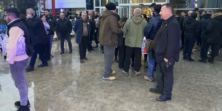 Sanık avukatları duruşma salonunu terk etti