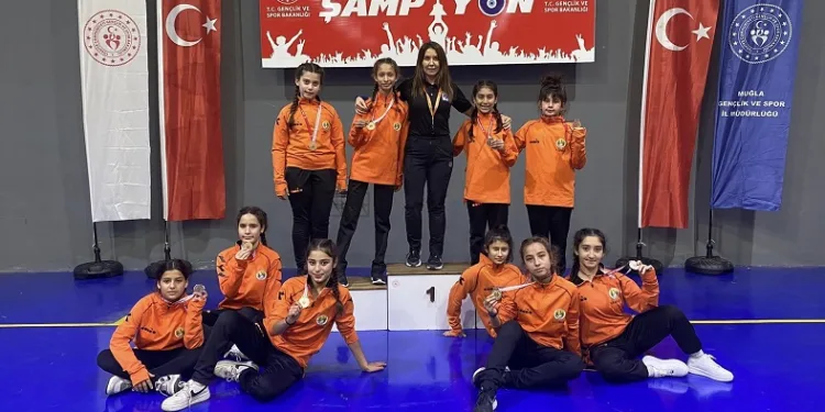 Köyceğizli güreşçi kızlardan yedi şampiyonluk